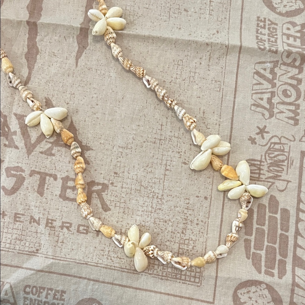 Natural Shell Flower Necklace - Picture 2 of 5